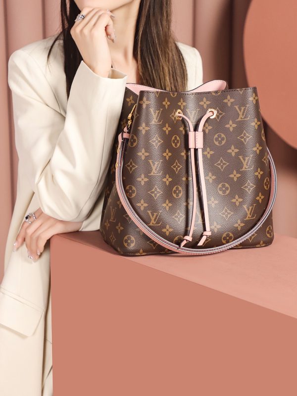 LV 𝐍É𝐎𝐍𝐎É Bucket Bag