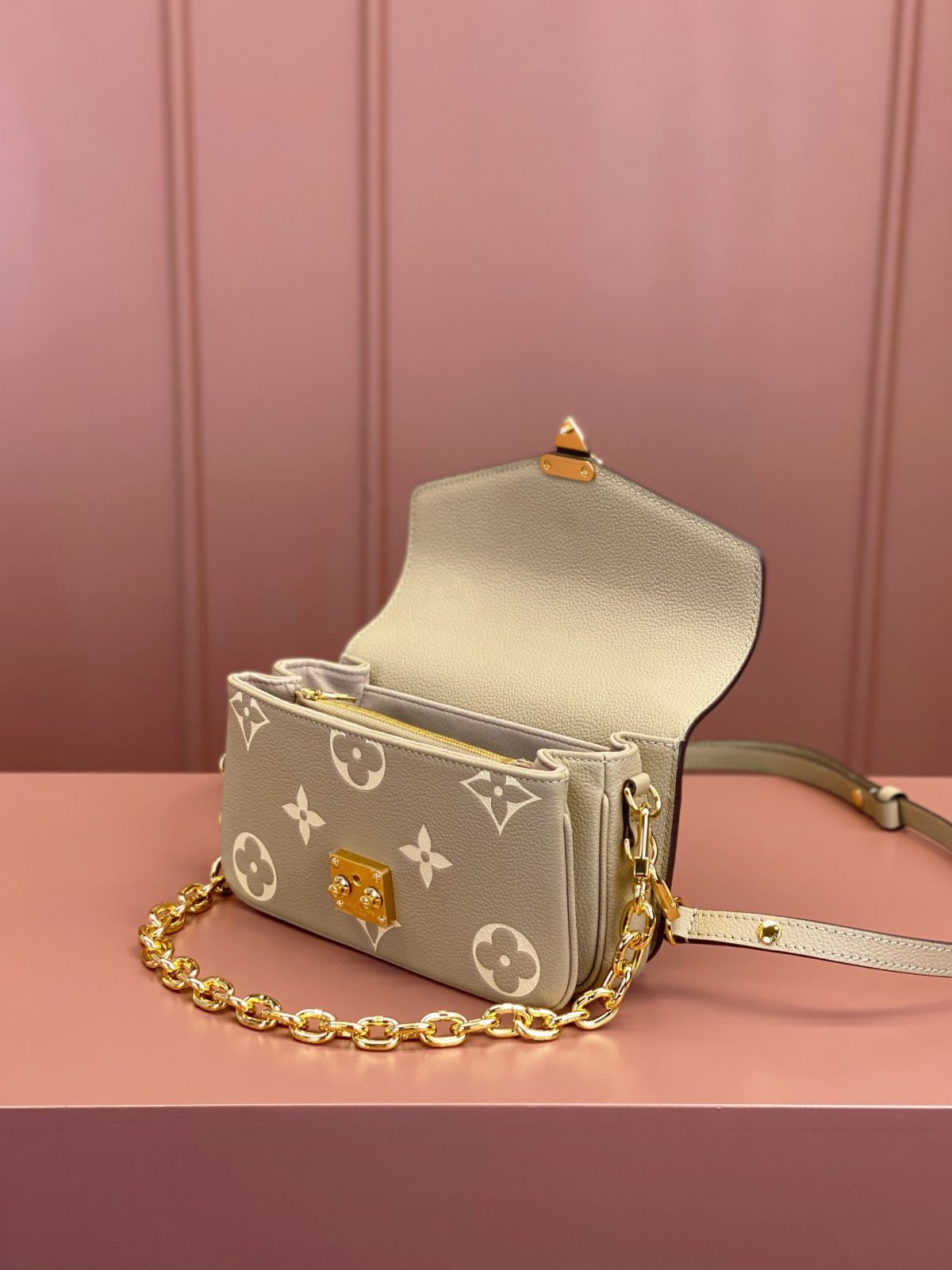 LV POCHETTE MÉTIS EAST WEST Bag - Image 5