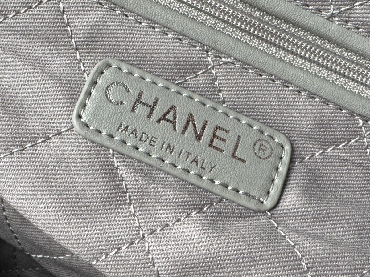 Chanel 22 Bag - Image 9