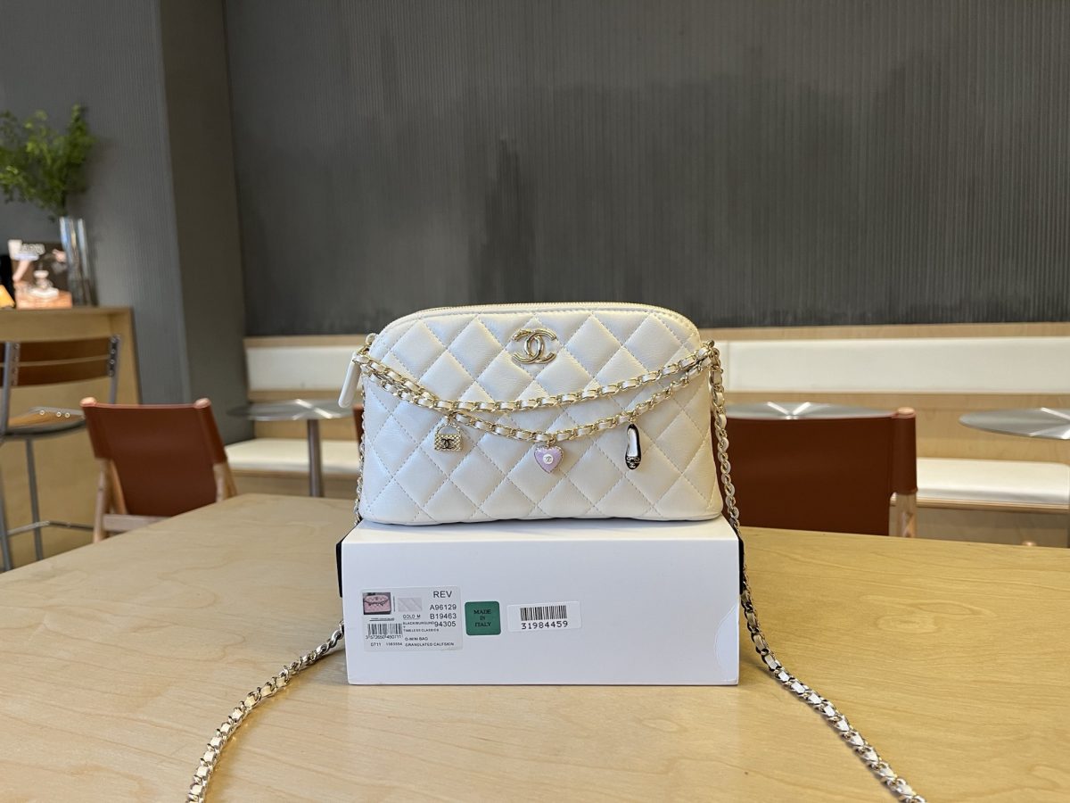 Chanel Chain Bag - Image 1