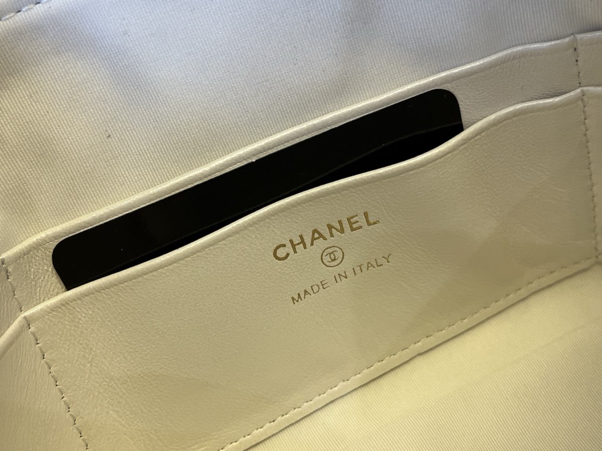 Chanel Chain Bag - Image 7