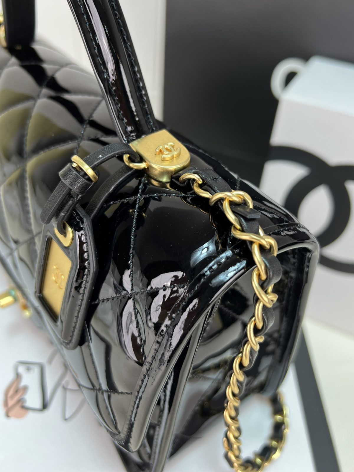 Chanel Shoulder Bag - Image 4