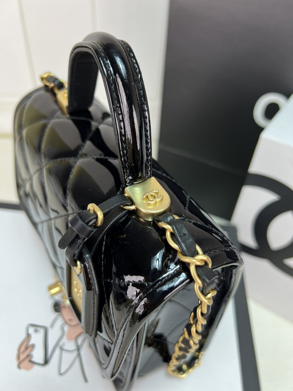 Chanel Shoulder Bag - Image 4