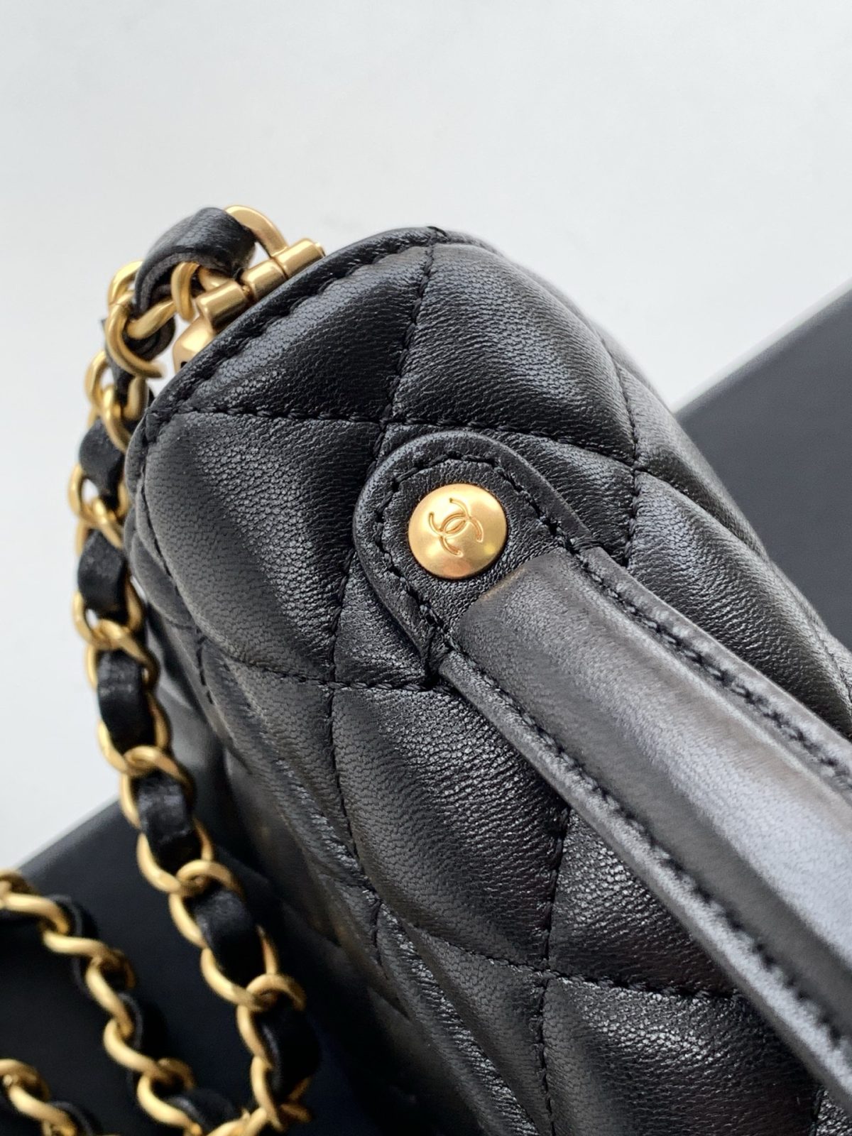 Chanel Kelly Handbag - Image 6
