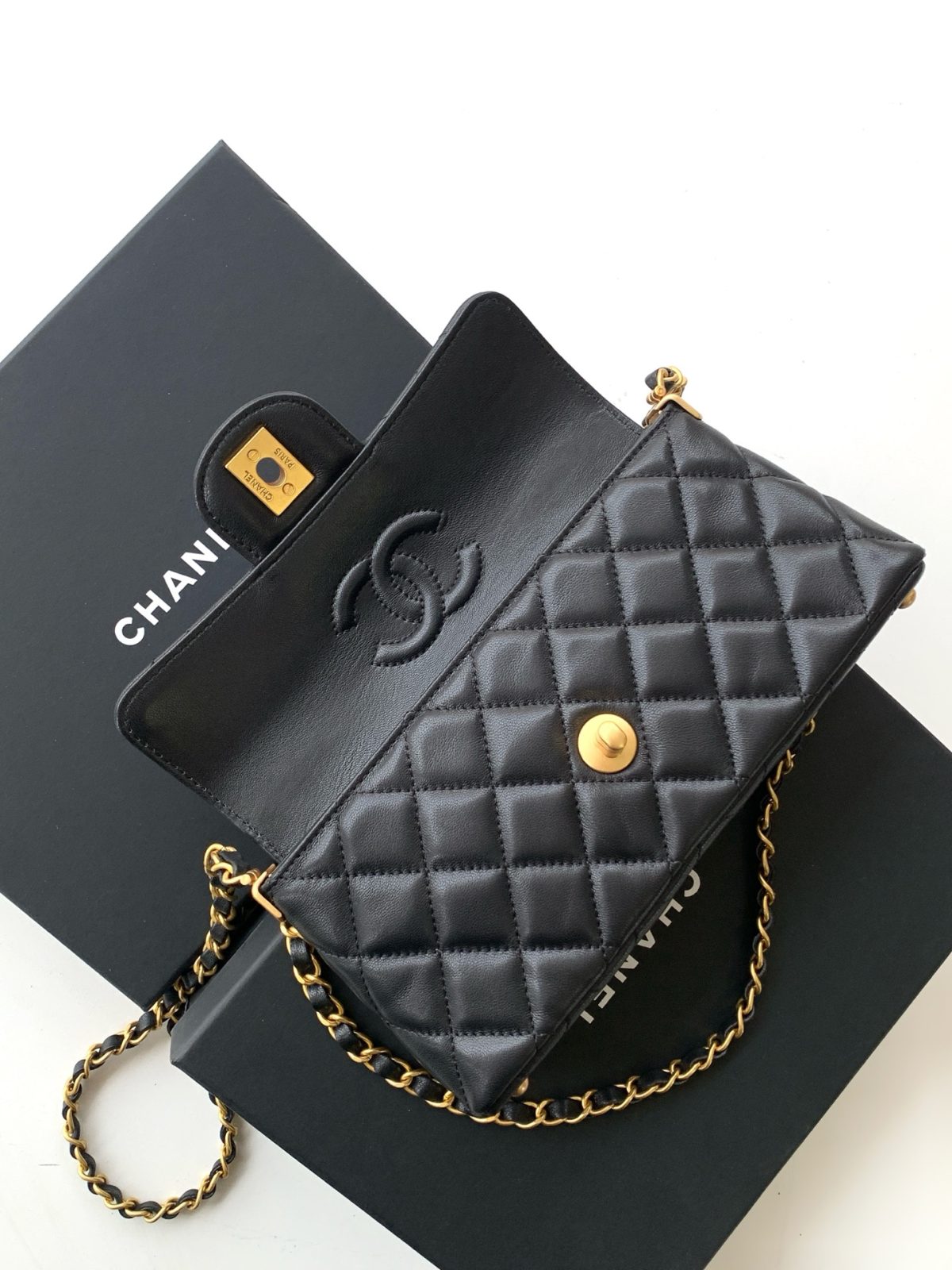 Chanel Kelly Handbag - Image 7