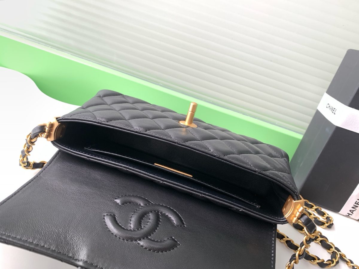 Chanel Kelly Handbag - Image 8