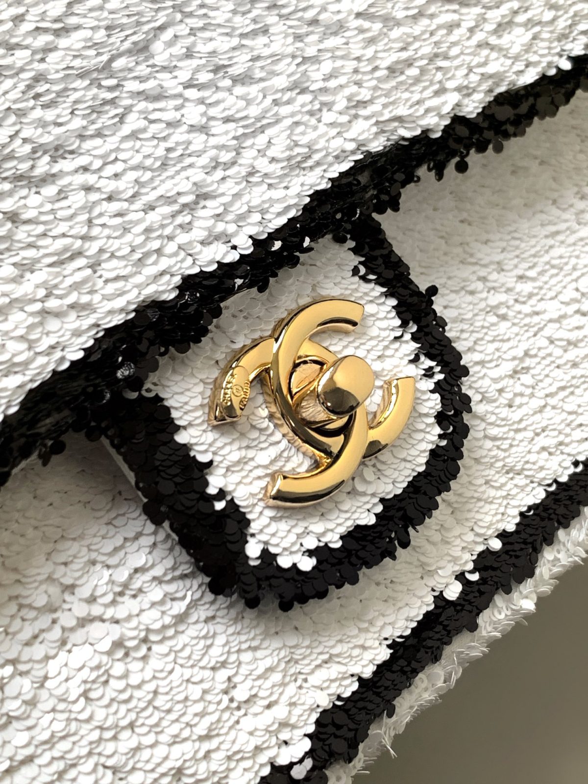 Chanel Chain Bag - Image 6