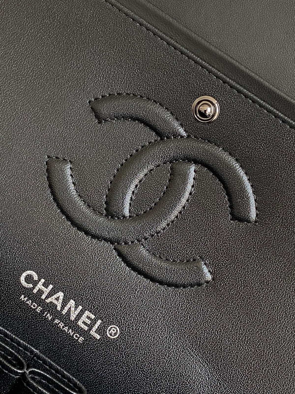 Chanel Classic Flap Bag - Image 8