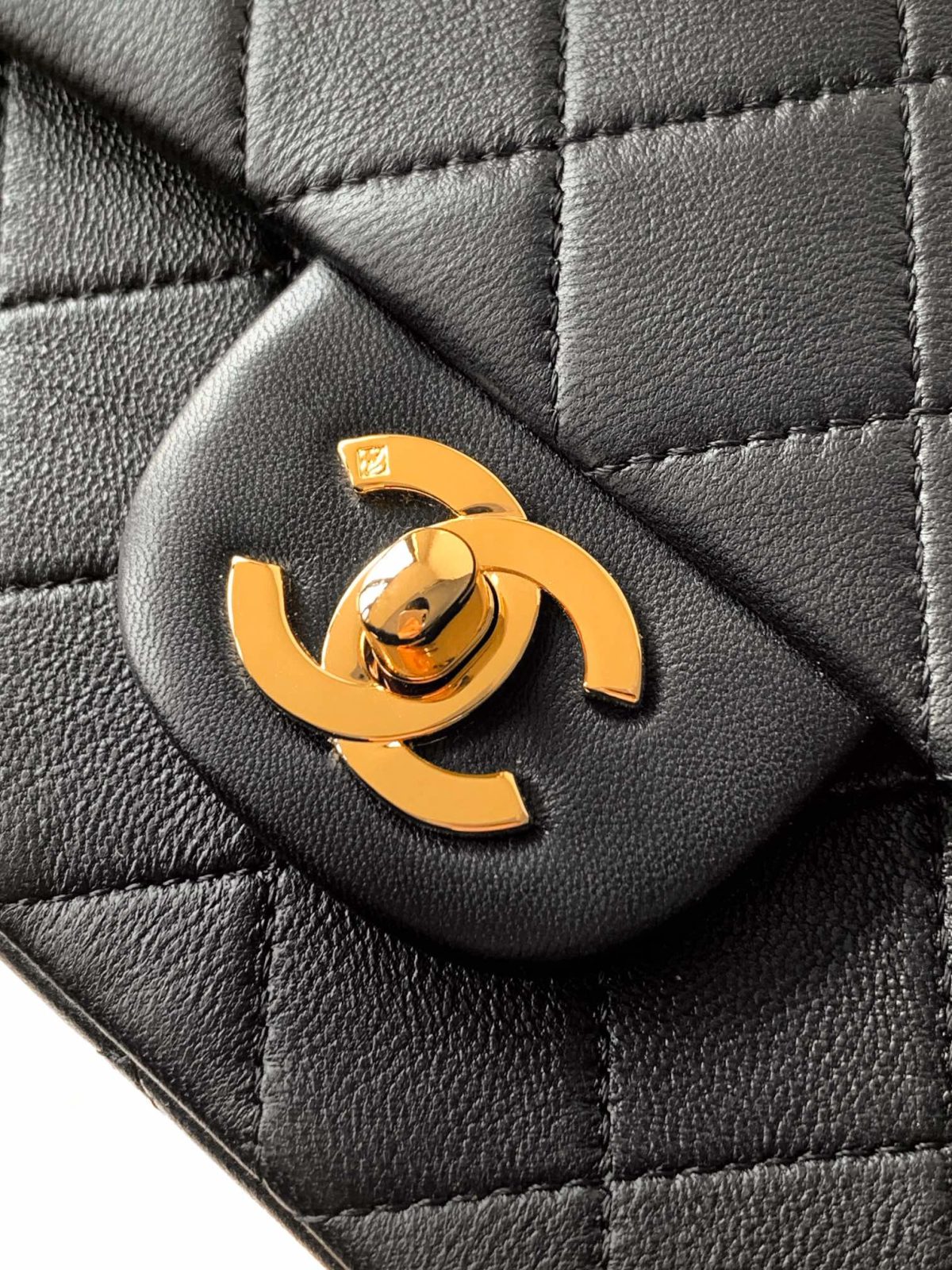 Chanel Classic Flap Sheepskin Bag - Image 6