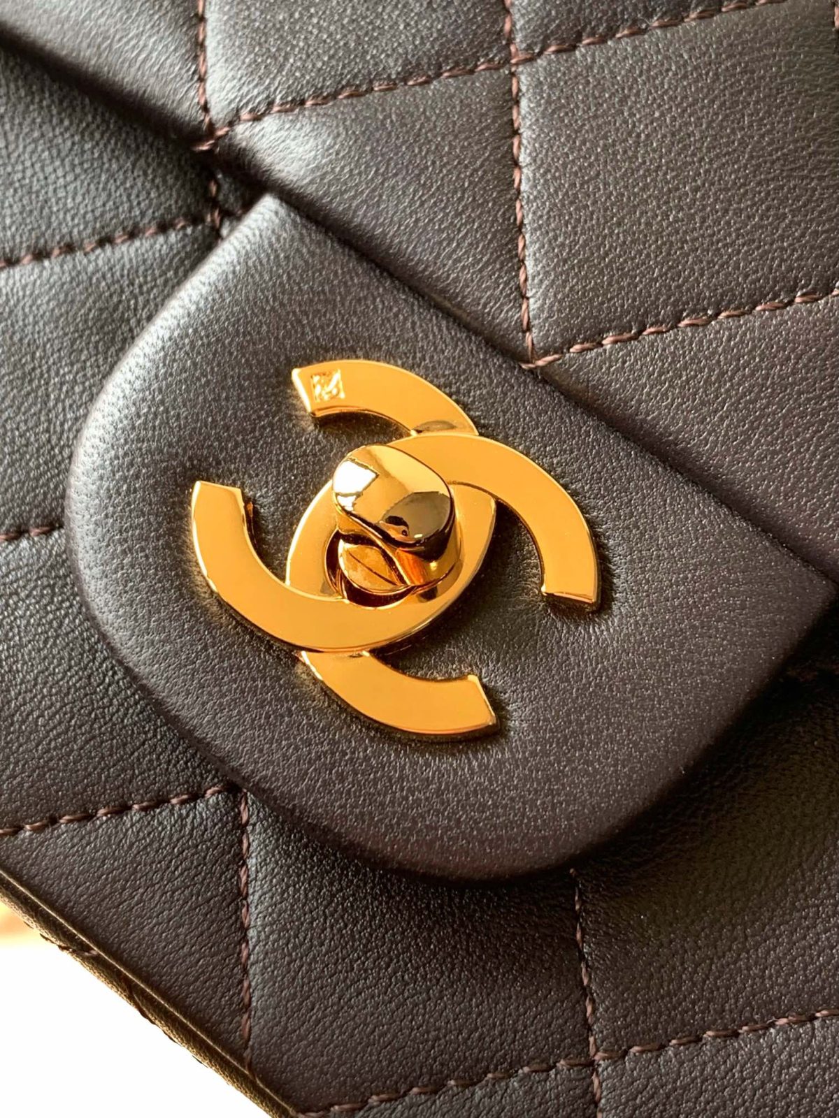 Chanel Classic Flap Sheepskin Bag - Image 5