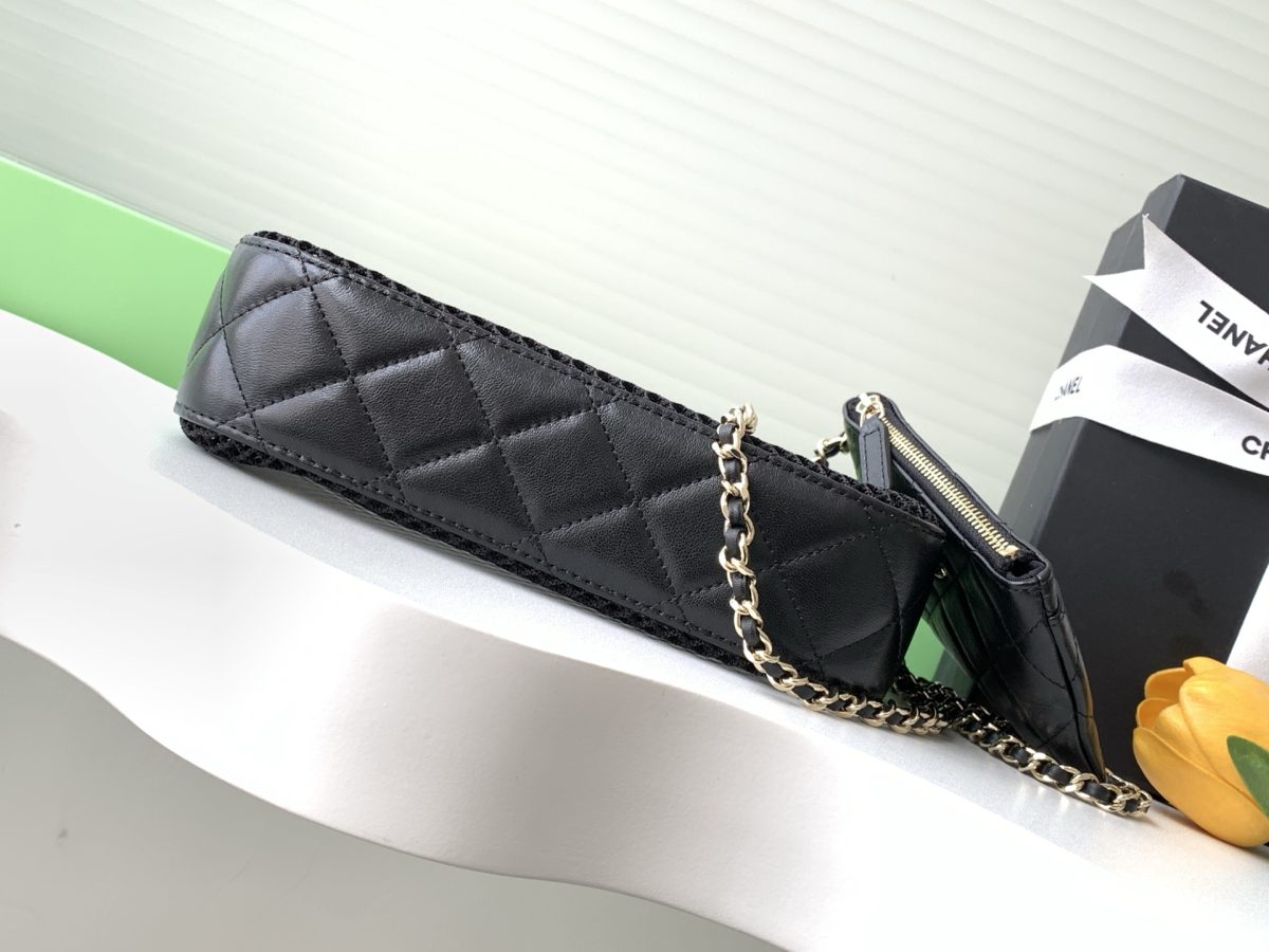 Chanel Hollow Mesh Bag - Image 4