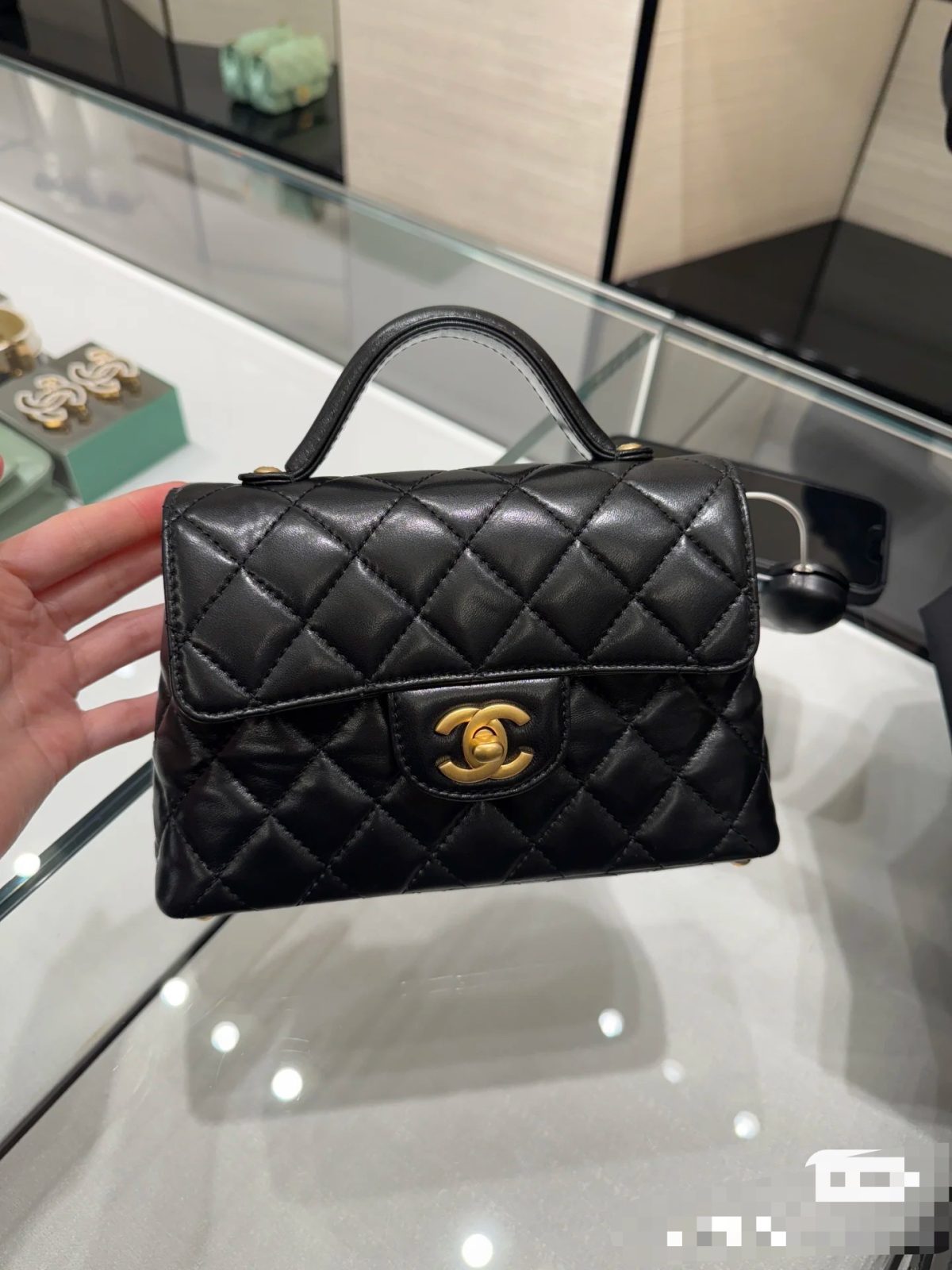 Chanel Kelly Handbag - Image 4