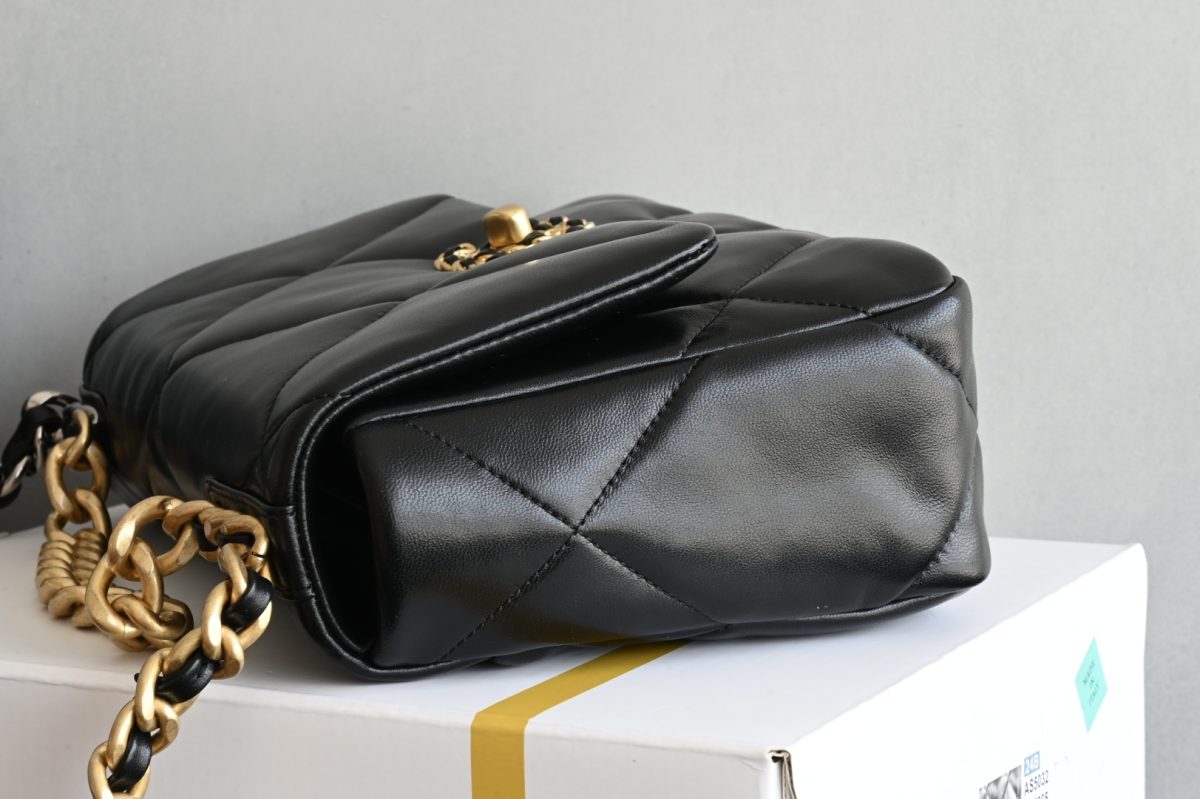 Chanel 19bag - Image 4