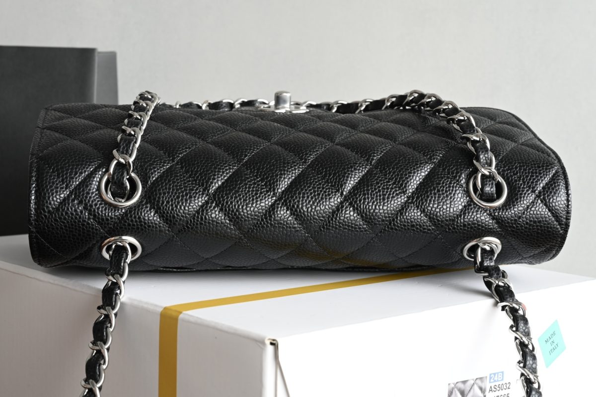 Chanel Classic Flap Bag - Image 6