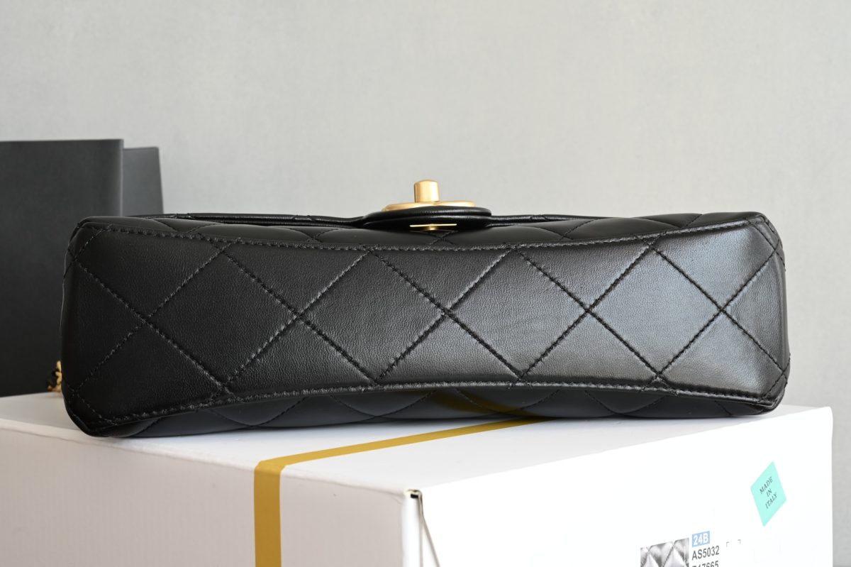 Chanel Pearl Handbag - Image 3