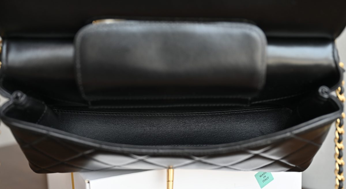 Chanel Pearl Handbag - Image 8