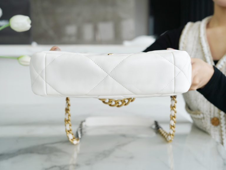 Chanel 19bag photo review