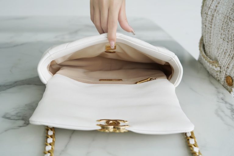 Chanel 19bag photo review