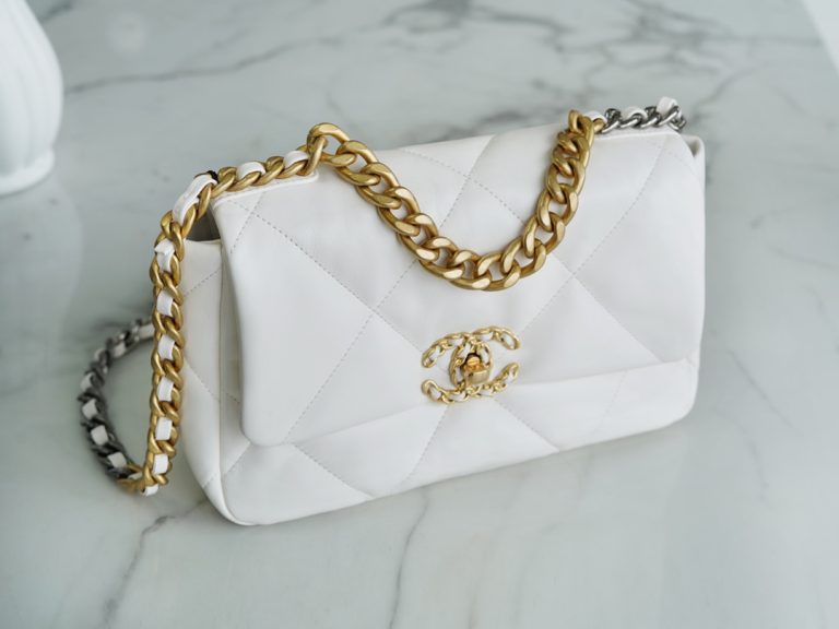 Chanel 19bag photo review