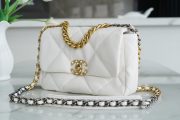 Chanel 19bag - Image 4