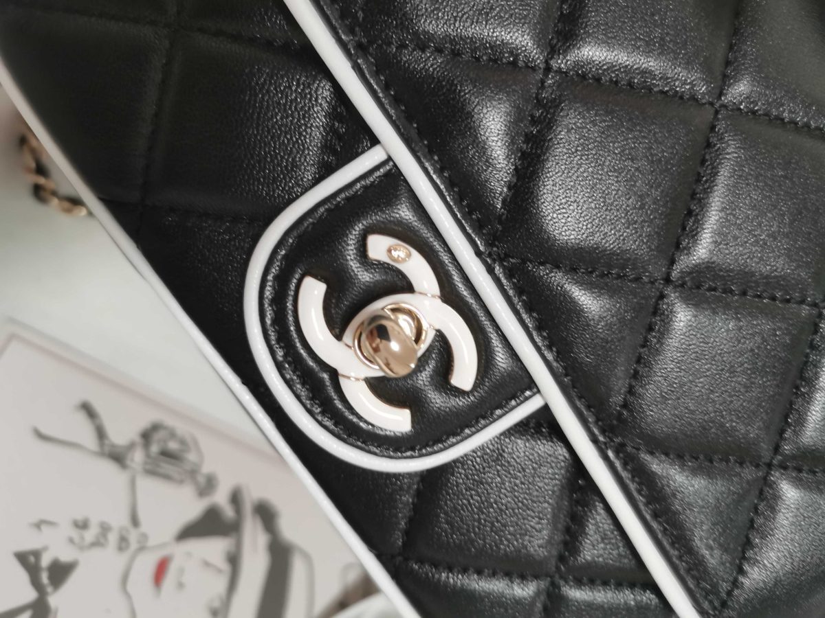 Chanel Chain Bag - Image 6
