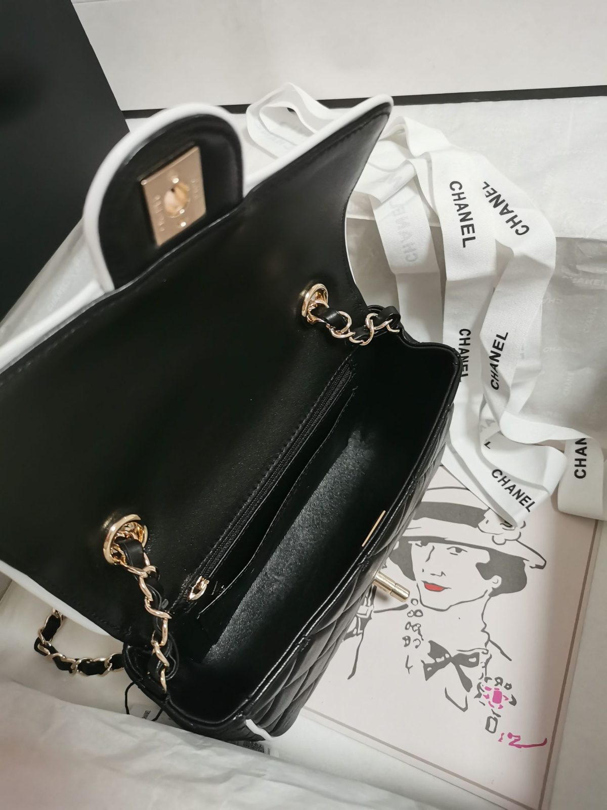 Chanel Chain Bag - Image 7