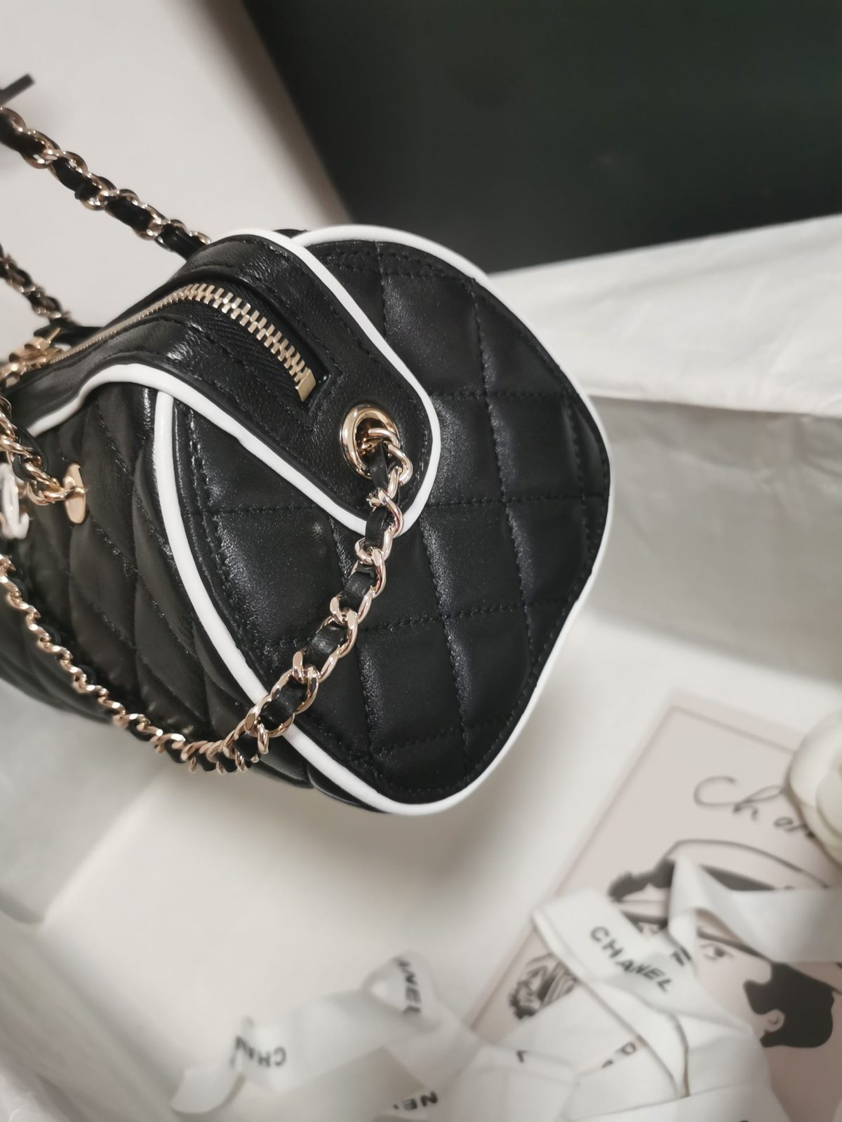 Chanel Chain Bag - Image 4