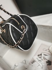 Chanel Chain Bag - Image 4