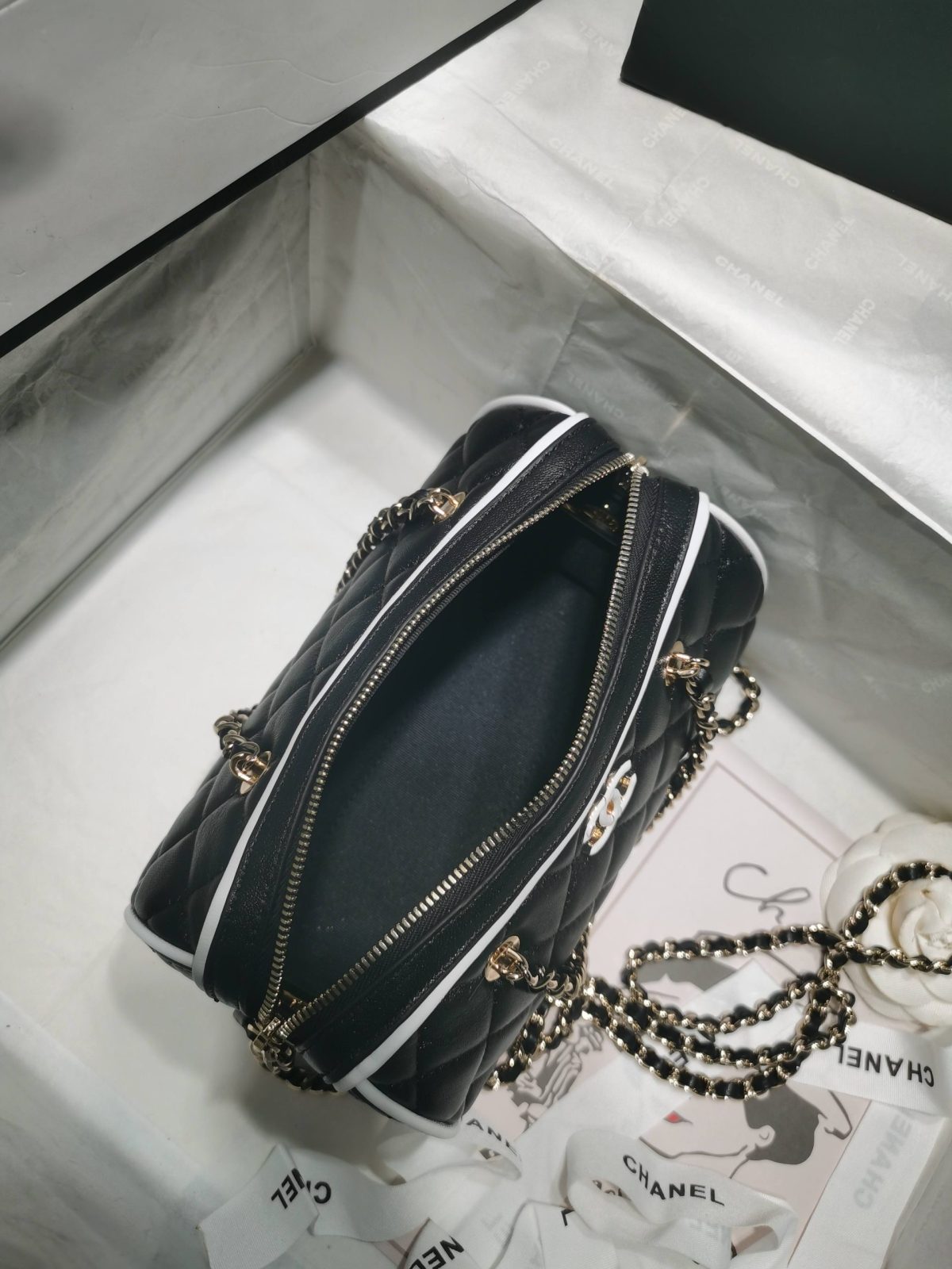 Chanel Chain Bag - Image 7
