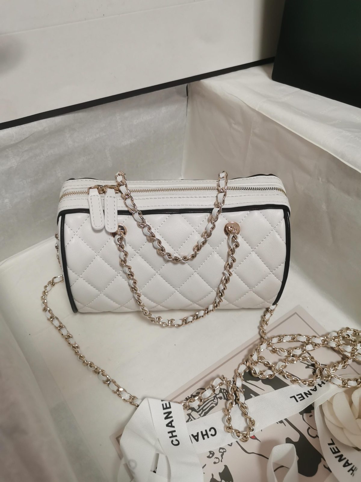 Chanel chain bag - Image 2