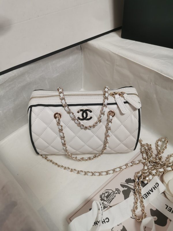 Chanel chain bag