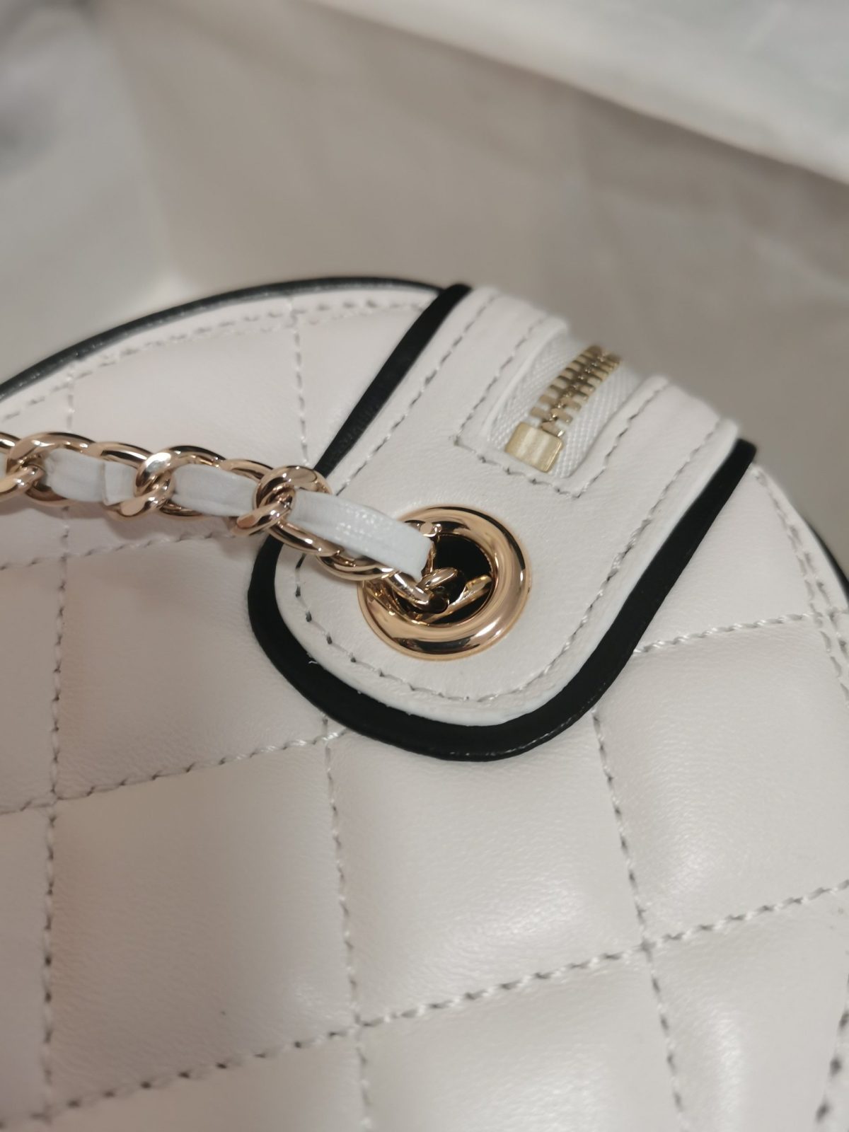 Chanel chain bag - Image 6