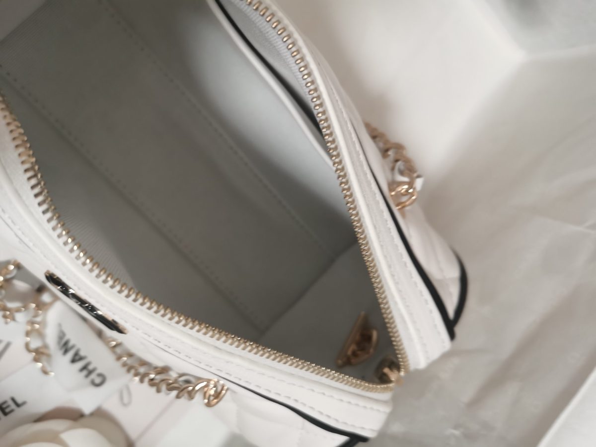 Chanel chain bag - Image 8