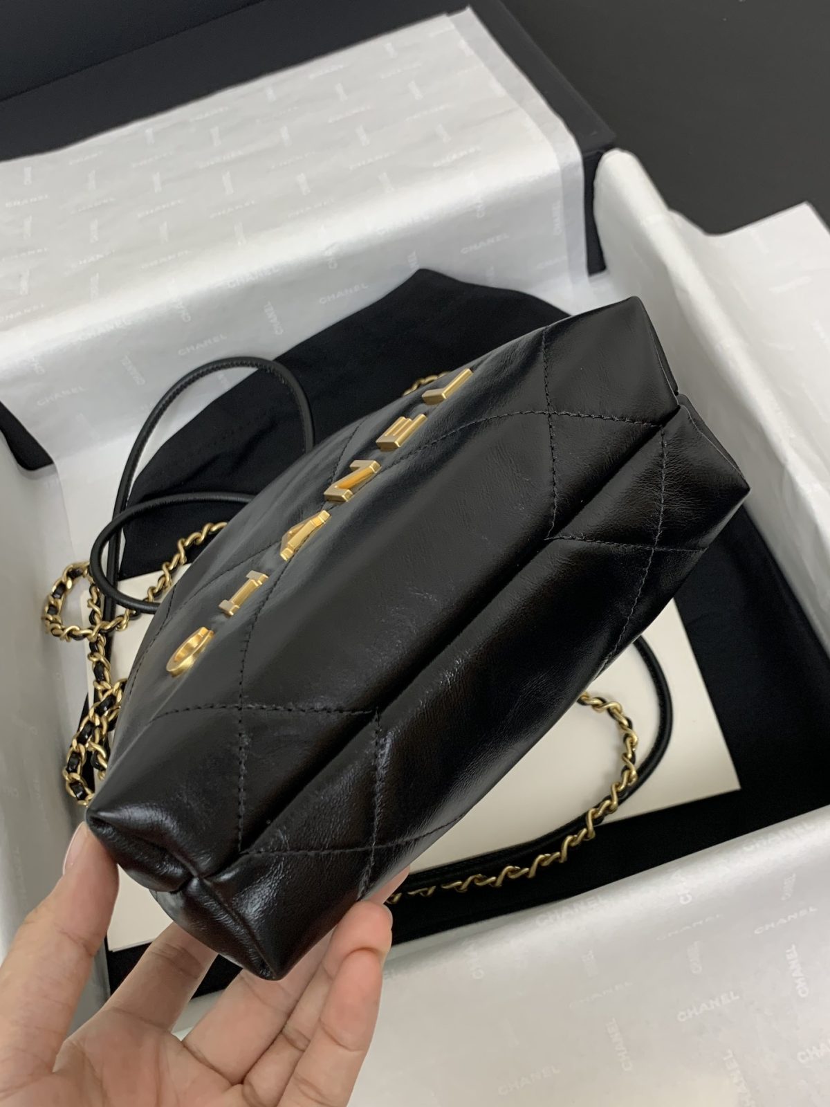 Chanel Mini 22bag - Image 5