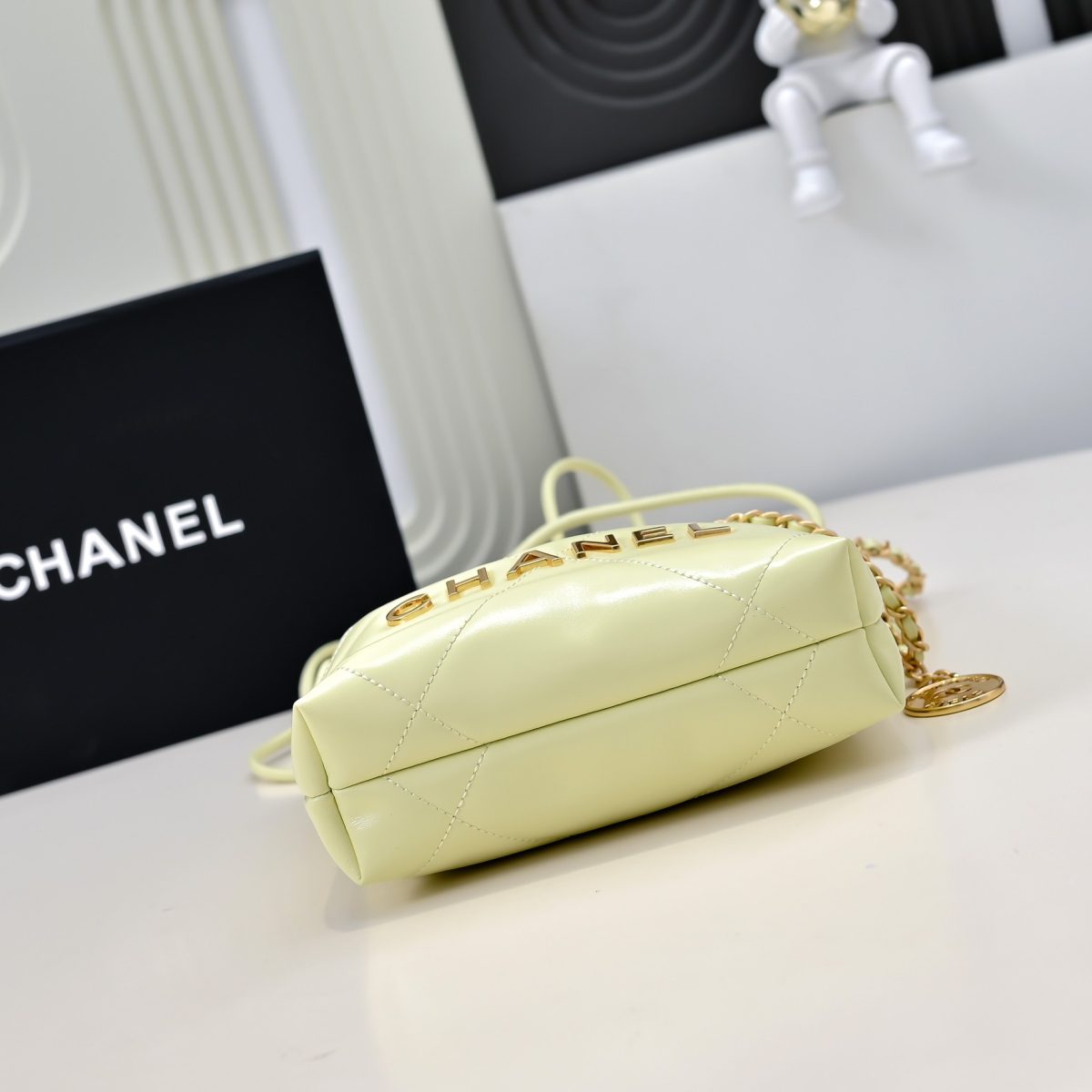 Chanel Mini 22bag - Image 5