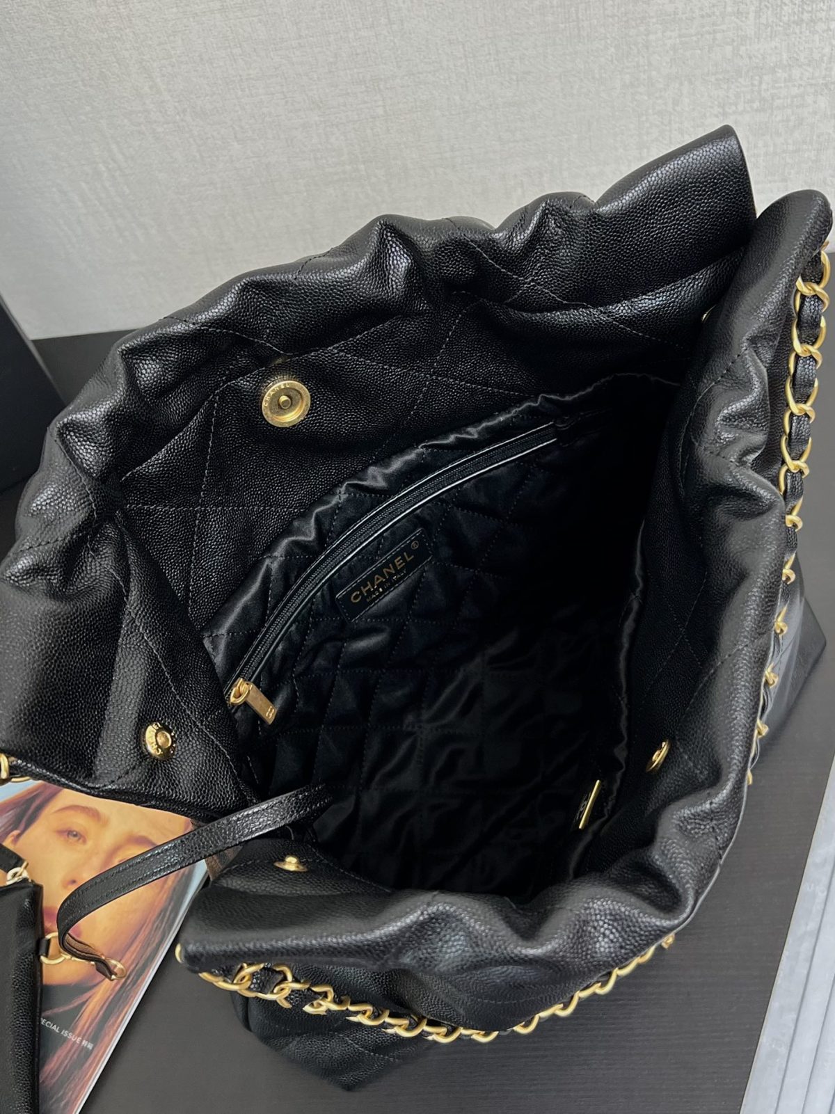 Chanel 22 Shopping Bag - Image 8