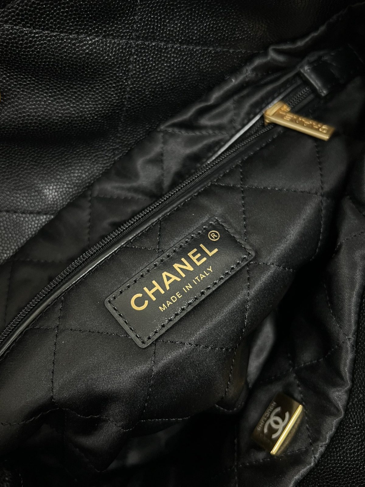 Chanel 22 Shopping Bag - Image 9