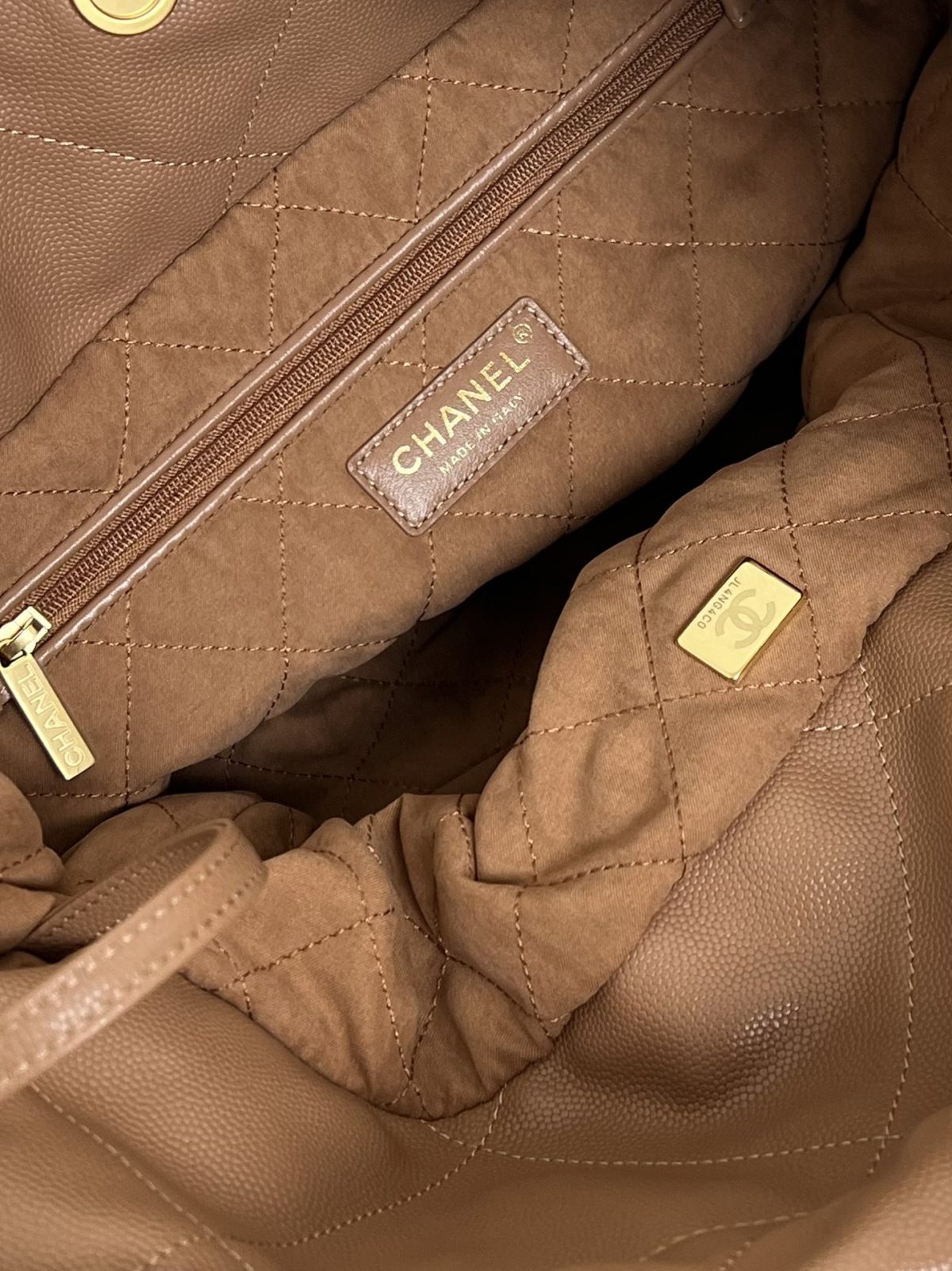 Chanel 22 Shopping Bag - Image 8