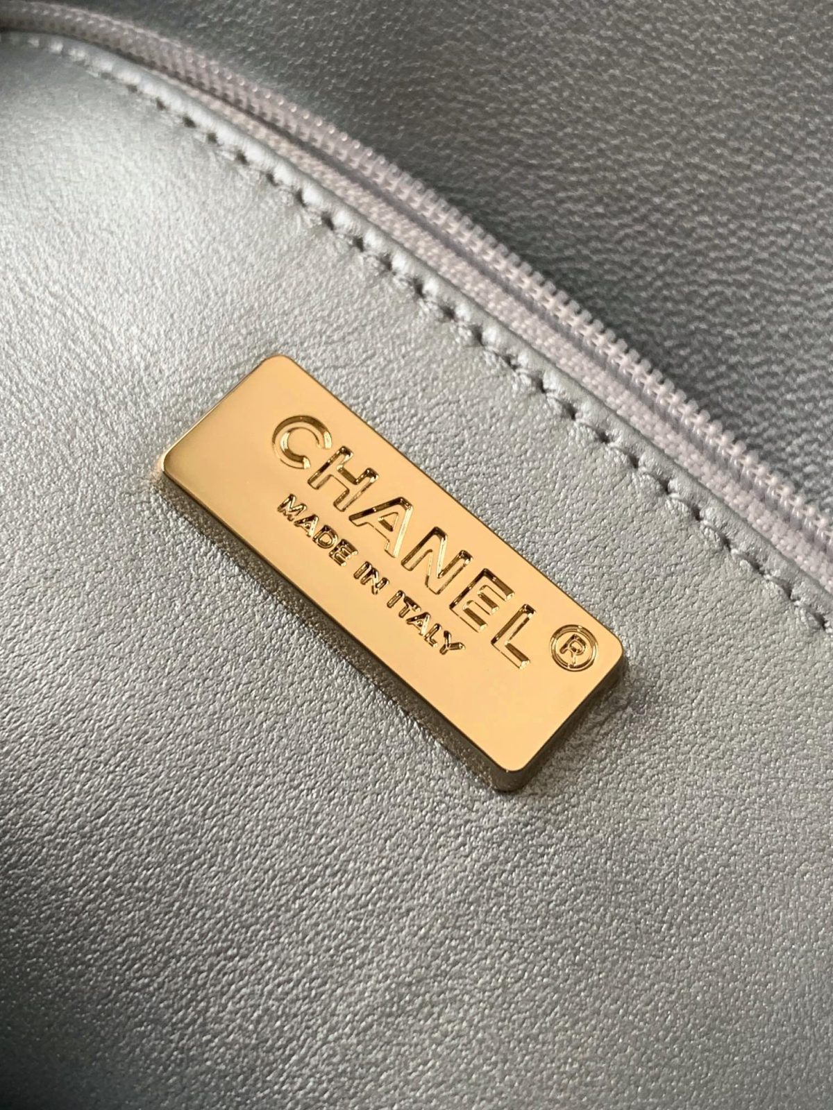Chanel Classic Flap Bag - Image 8