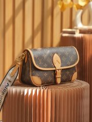 LV Diane Bag - Image 4