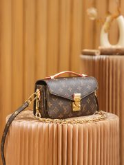 LV 𝐏𝐨𝐜𝐡𝐞𝐭𝐭𝐞 𝐌é𝐭𝐢𝐬 𝐄𝐚𝐬𝐭 𝐖𝐞𝐬𝐭 Bag - Image 4