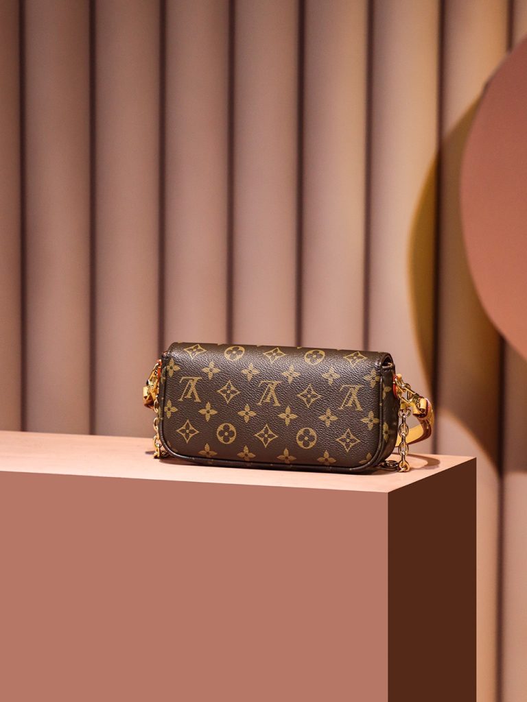 LV 𝐖𝐀𝐋𝐋𝐄𝐓 𝐎𝐍 𝐂𝐇𝐀𝐈𝐍 𝐈𝐕𝐘 Bag photo review