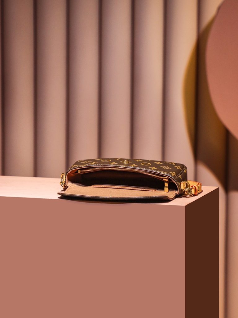 LV 𝐖𝐀𝐋𝐋𝐄𝐓 𝐎𝐍 𝐂𝐇𝐀𝐈𝐍 𝐈𝐕𝐘 Bag photo review