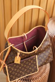 LV Carryall Bag MM - Image 10