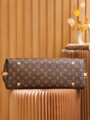 LV Carryall Bag MM - Image 9