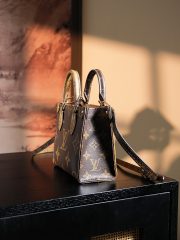 LV Onthego BB - Image 7