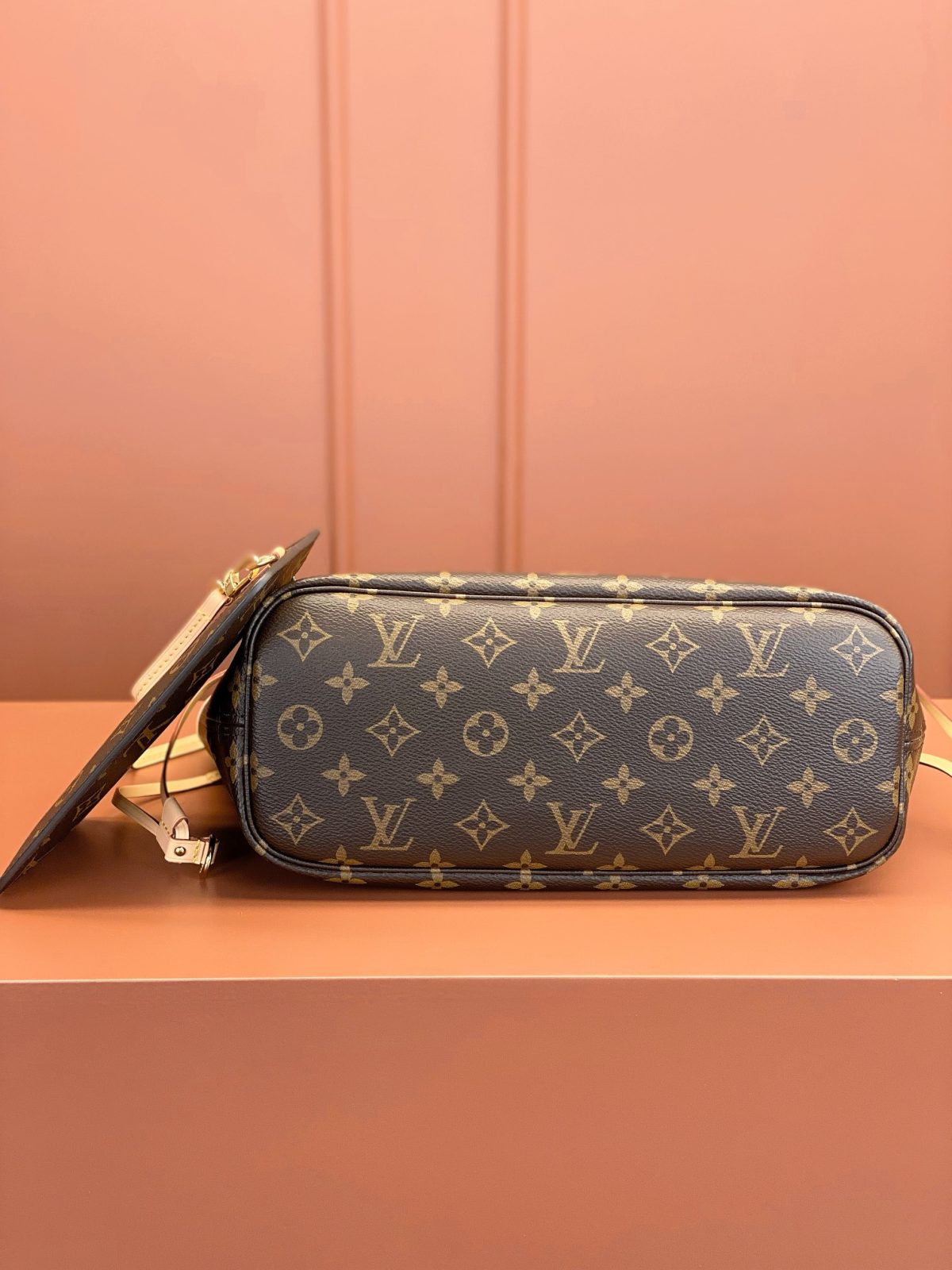 LV Neverfull Bag - Image 5