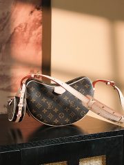 LV 𝐂𝐑𝐎𝐈𝐒𝐒𝐀𝐍𝐓 BAG - Image 3