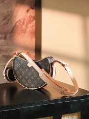 LV 𝐂𝐑𝐎𝐈𝐒𝐒𝐀𝐍𝐓 BAG - Image 6