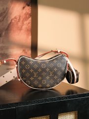 LV 𝐂𝐑𝐎𝐈𝐒𝐒𝐀𝐍𝐓 BAG - Image 5